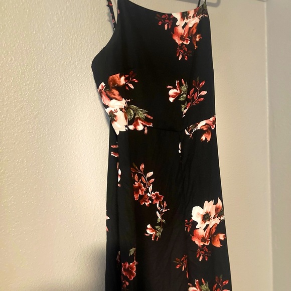 Black w/ red and pink floral pattern - Picture 1 of 4